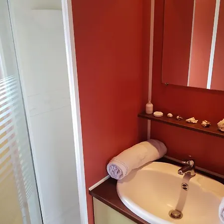Botel Cottage Flottant Option Jacuzzi Prive Terrasse Vue Sur L'Eau Cite Gastronomie Dijon